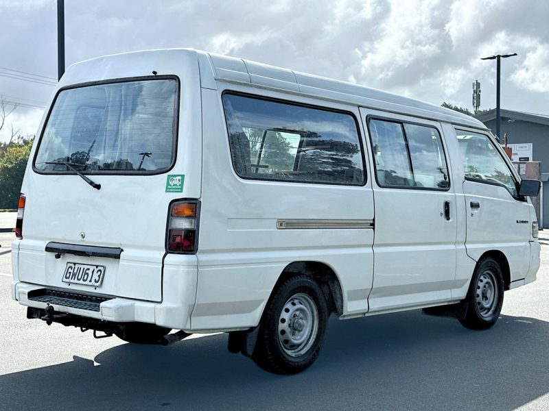 Mitsubishi L300 LWB 2009 | Low KM!