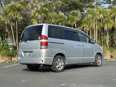2006 Toyota Noah