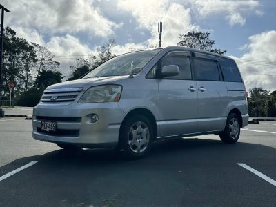 2006 Toyota Noah