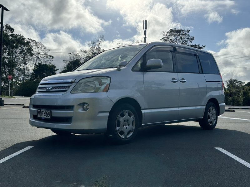 2006 Toyota Noah