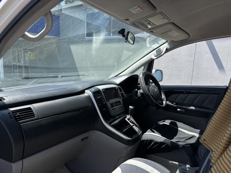 Toyota Alphard 2004