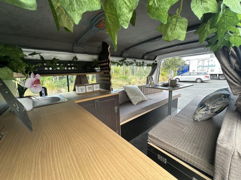 Mitsubishi L300 LWB 2009 | Low KM!