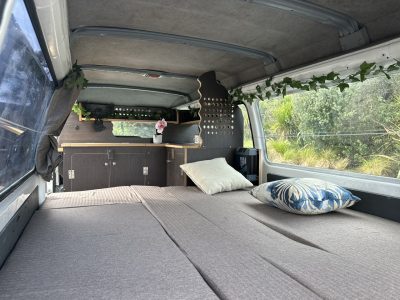 Mitsubishi L300 LWB 2009 | Low KM!